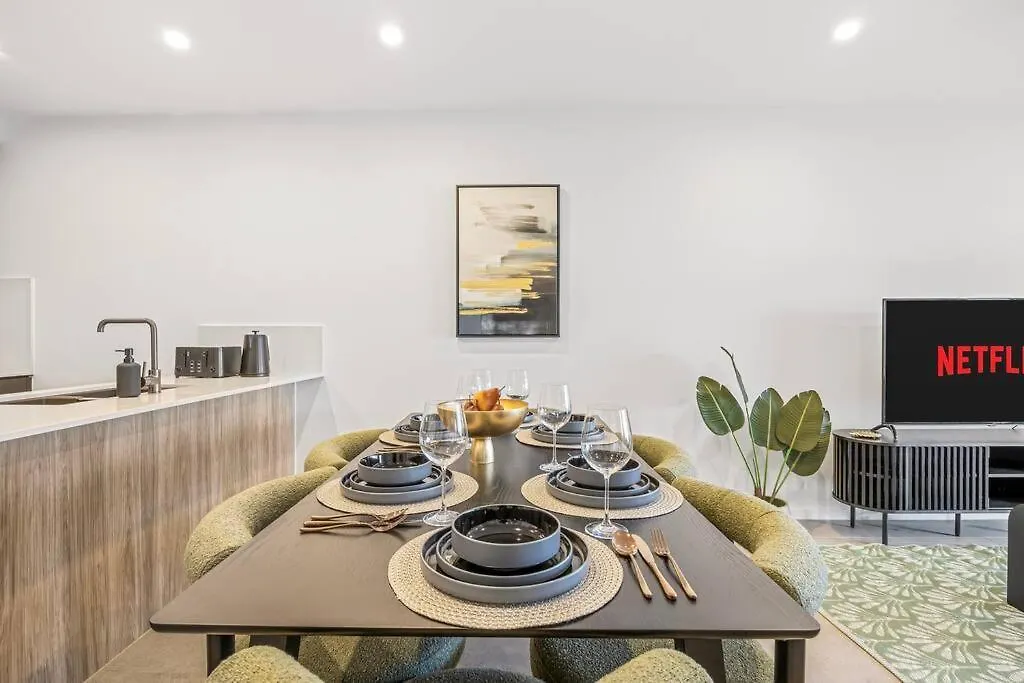 Apartment Family Retreat - Free Secure Car Park, Garden City Westfield Shopping, Restaurants Brisbane