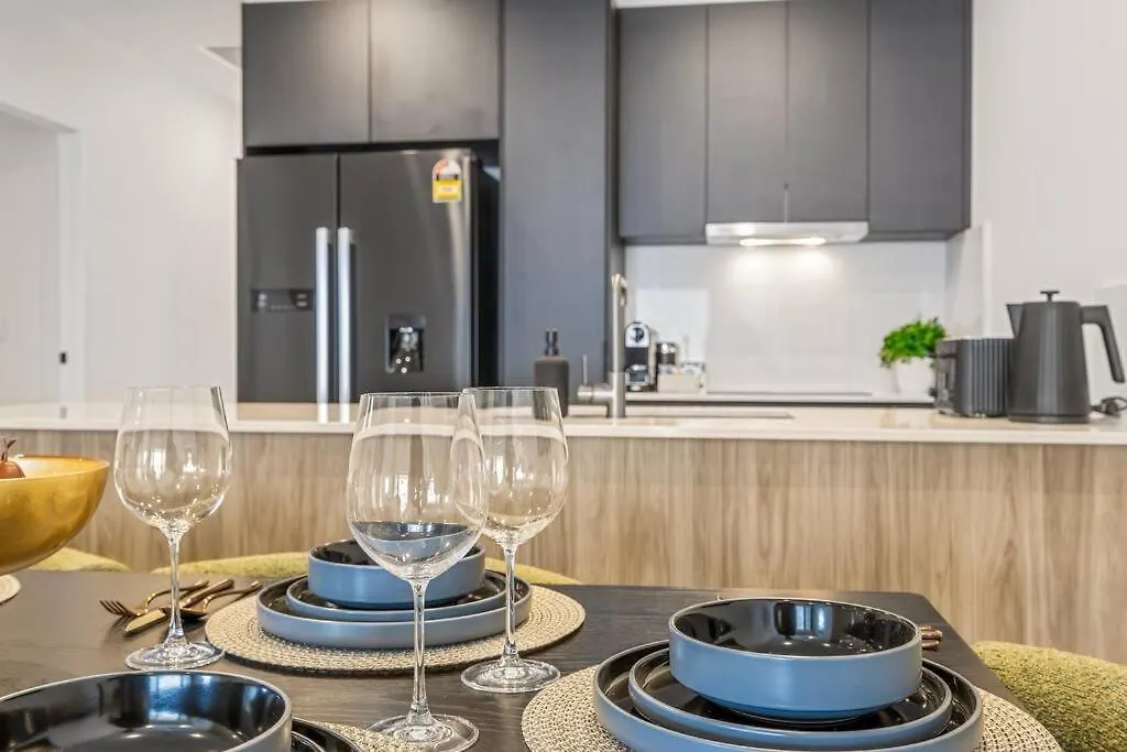 Apartment Family Retreat - Free Secure Car Park, Garden City Westfield Shopping, Restaurants Brisbane Australia